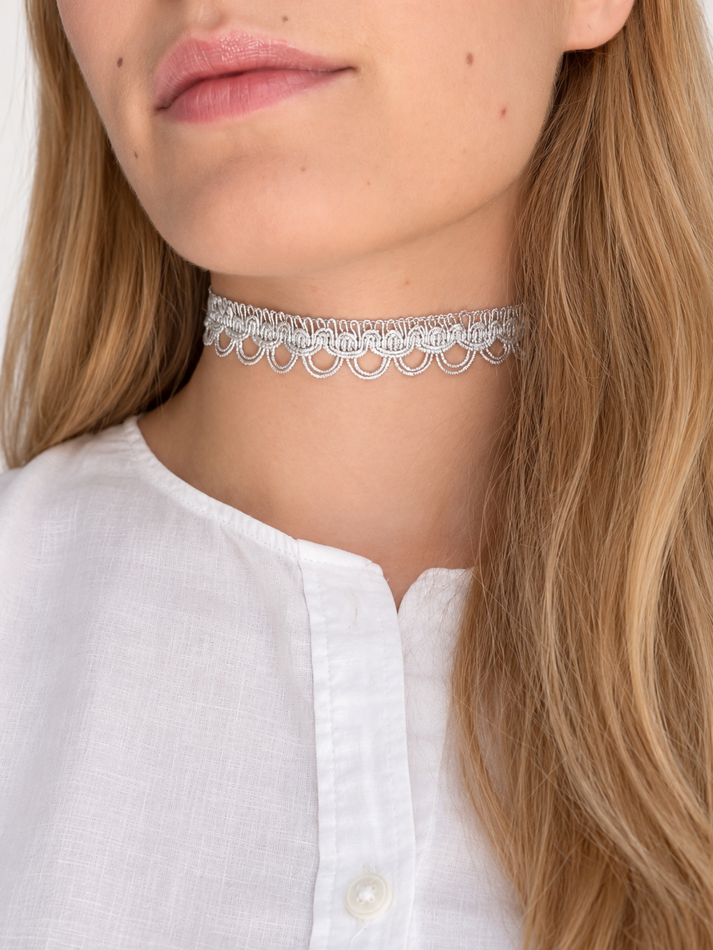 Maia silver lace choker close-up detail, handmade in Vienna