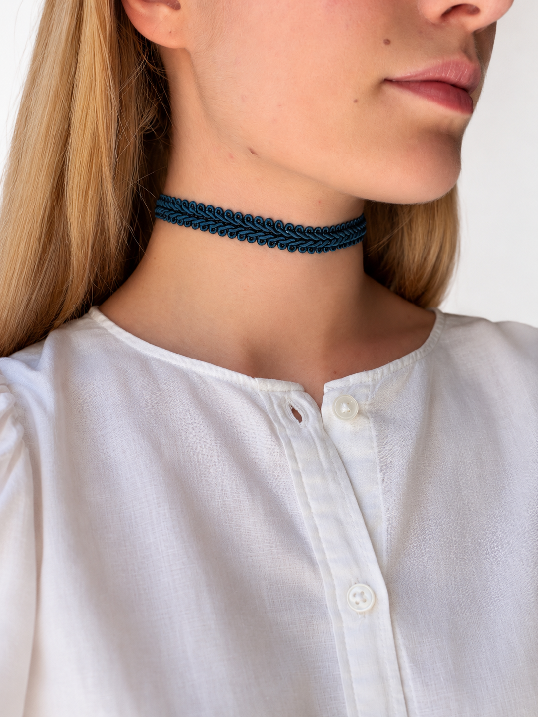 Séraphine black lace choker close-up detail, handmade in Vienna