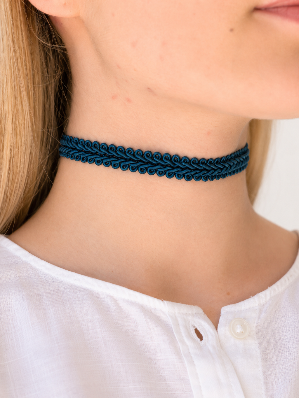 Séraphine black lace choker worn, handmade jewelry Vienna