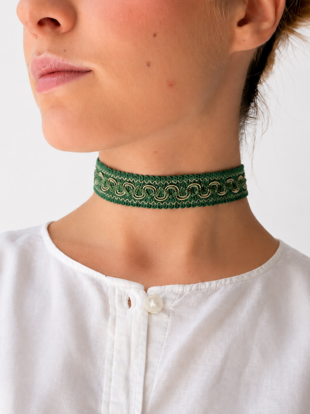 Odette green fabric choker close-up detail, handmade in Vienna