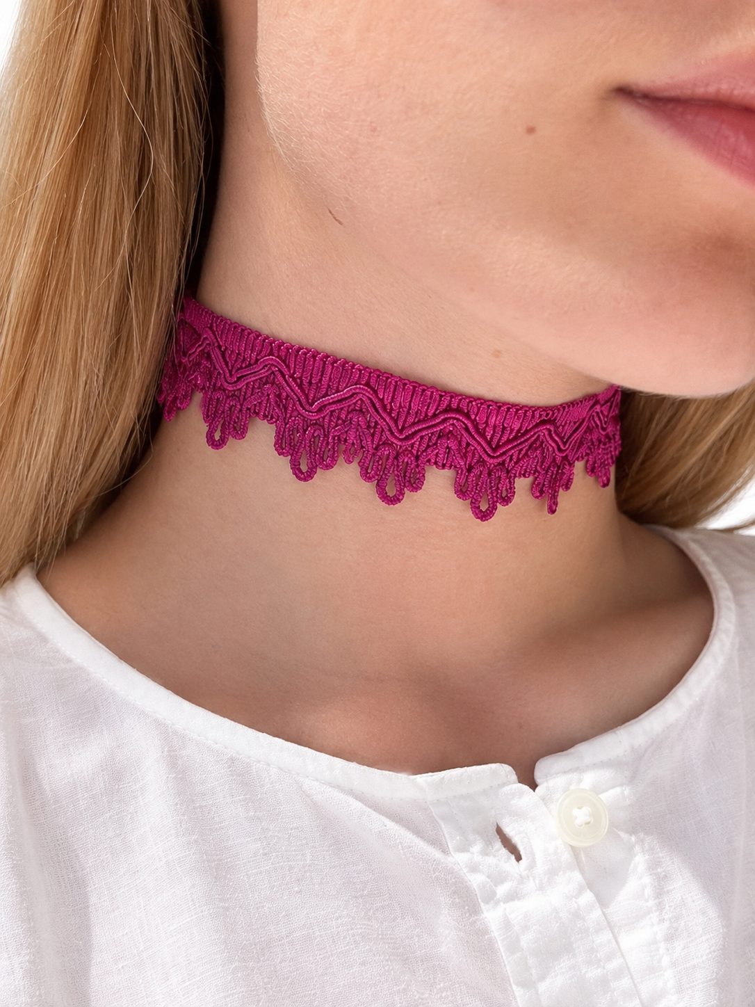Margaux fuchsia lace choker close-up detail, handmade in Vienna