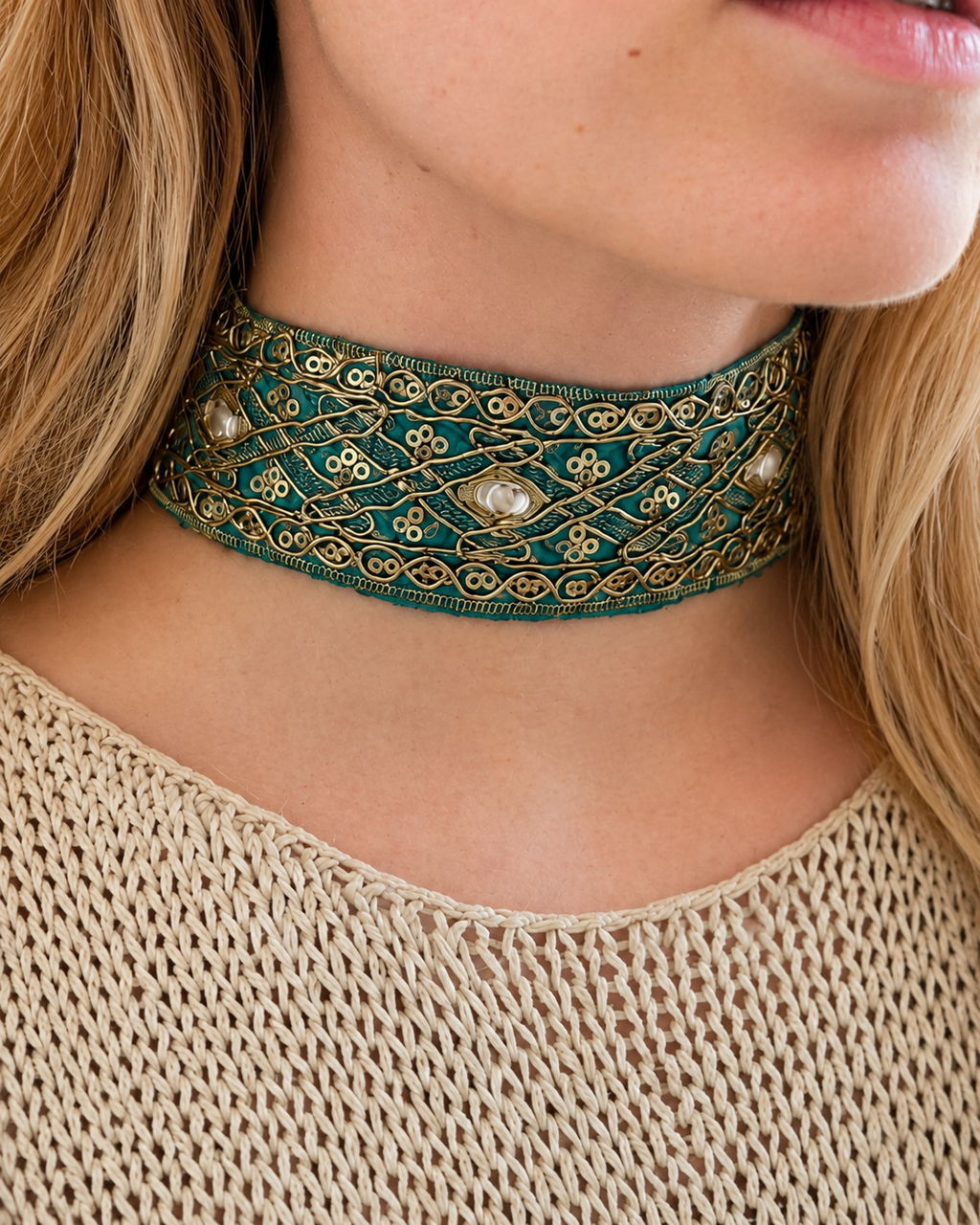 Esmée turquoise gold choker close-up detail, handmade in Vienna